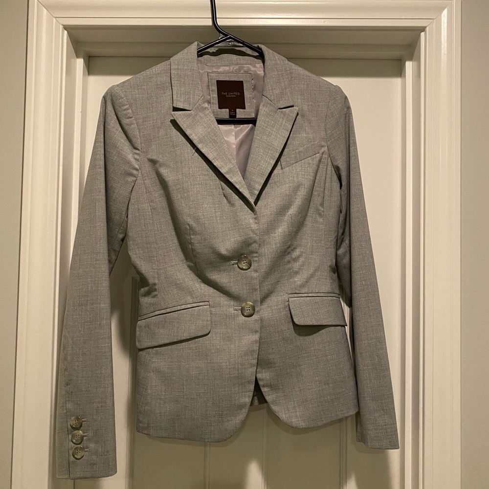 The Limited, gray blazer and skirt suit set. Women’s size 0. Excellent condition